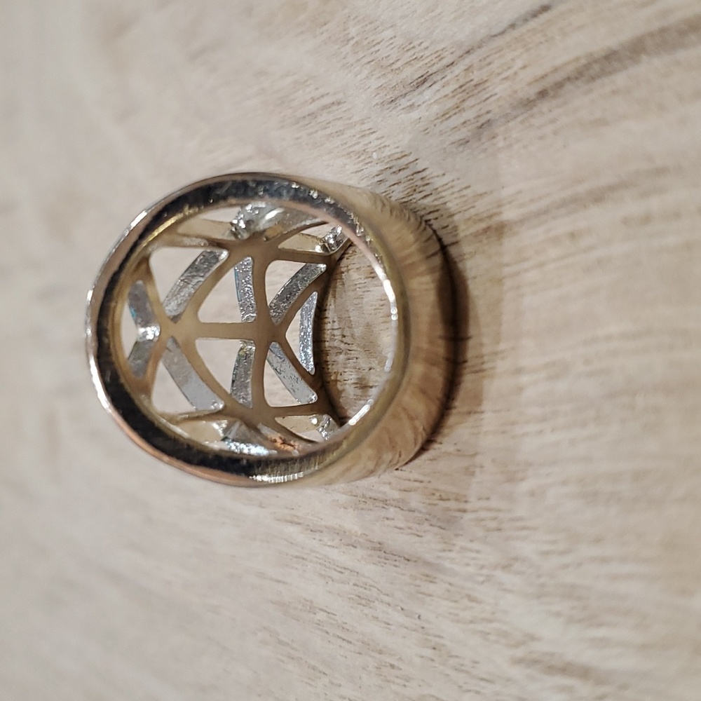 Gold geometric ring - Picture 4 of 4